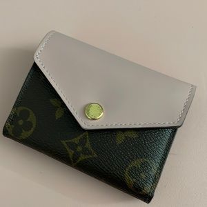 ❌SOLD❌Authentic LV Zoe Wallet. Pristine condition.